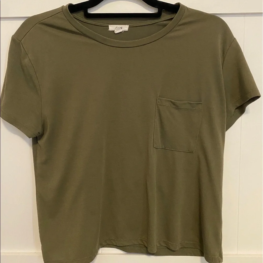 Basic tee! - Picture 1 of 2